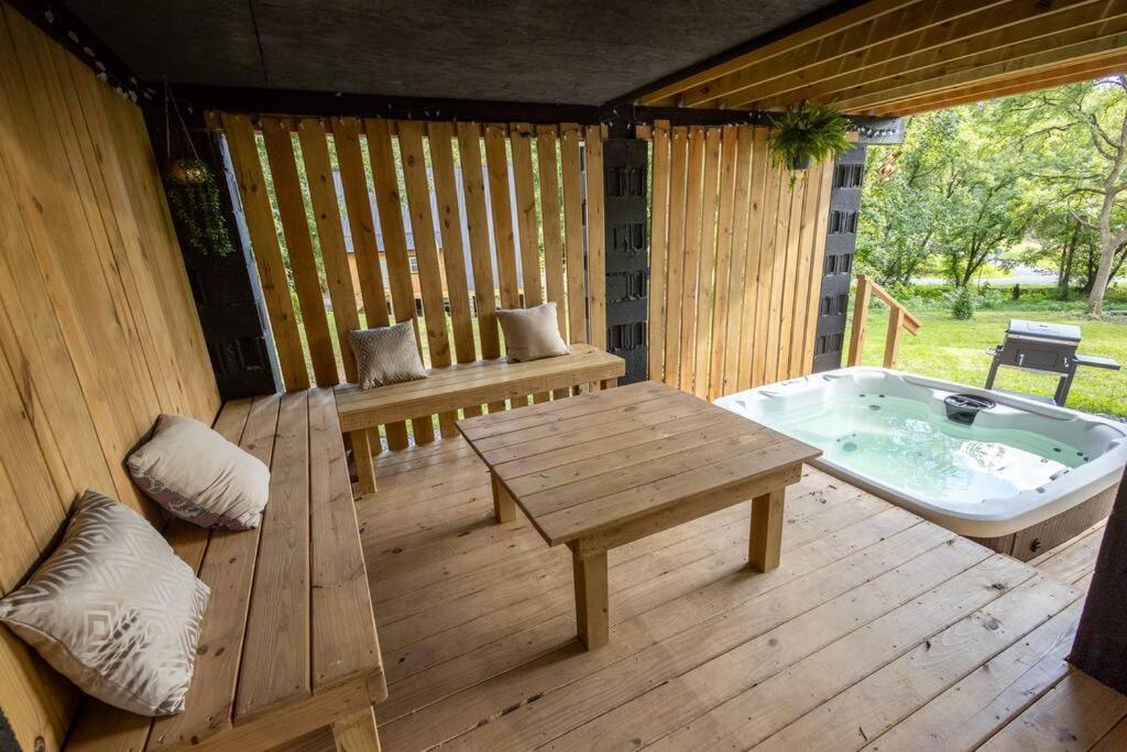 Valhalla Cabins Aframes With Hot Tubs & Sauna Cosby Εξωτερικό φωτογραφία